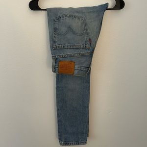 Ripped 501 Levi’s size 24